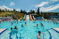 Bazén v ubytování Tilya Resort Hotel nebo v jeho okolí