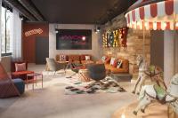 Moxy Rustにあるシーティングエリア