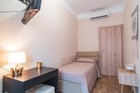 Łóżko lub łóżka w pokoju w obiekcie Royal Rooms - Elegante appartamento nel cuore di Roma