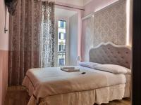 Łóżko lub łóżka w pokoju w obiekcie Royal Rooms - Elegante appartamento nel cuore di Roma