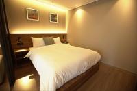 Sienna Ambassador Residenceにあるベッド
