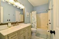 Ein Badezimmer in der Unterkunft All New Luxury Beach Retreat 1 Mile to Beach w Pool