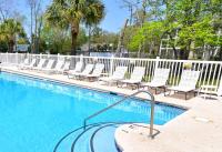 Der Swimmingpool an oder in der Nähe von All New Luxury Beach Retreat 1 Mile to Beach w Pool
