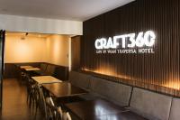 ビガンにあるVigan Traversa Hotelのテーブルと椅子のあるレストラン、食堂の看板