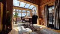 Posedenie v ubytovaní Gemütliches Ferienhaus mit Holzofen und Sauna