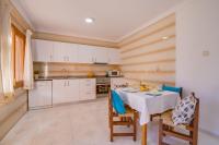 Kuchyňa alebo kuchynka v ubytovaní Ideal Property Mallorca - Rosas 28