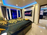 Postel nebo postele na pokoji v ubytování Large luxury condo - Pattaya City Centre - Grand Avenue Residences, Pool View - 716