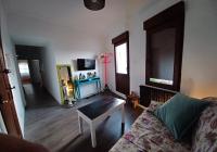 TV a/nebo společenská místnost v ubytování Habitaciones en El Atico de Tona mirando a la Bahia de Santander