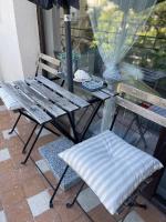 A balcony or terrace at Luxury Central Apartment
