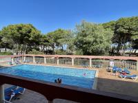 Bazén v ubytovaní Salles Beach 6 alebo v jeho blízkosti