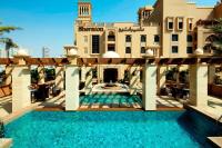 Bazén v ubytování Sheraton Sharjah Beach Resort and Spa nebo v jeho okolí