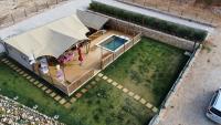 an overhead view of a house with a swimming pool at Larah Land 4 Star Glamping Yala Lodge plus kids lodge in Šimuni