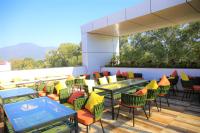 Nespecifikovaný výhled na hory nebo výhled na hory při pohledu z hotelu