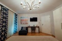 Televízia a/alebo spoločenská miestnosť v ubytovaní Guesthouse Villa Diana