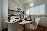Kuchyňa alebo kuchynka v ubytovaní Guesthouse Villa Diana