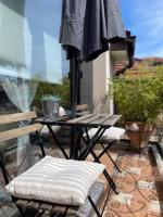 A balcony or terrace at Luxury Central Apartment