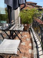 A balcony or terrace at Luxury Central Apartment