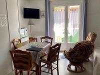 Televízia a/alebo spoločenská miestnosť v ubytovaní Charmant Studio Centre Amélie-les-Bains avec Balcon, Garage et Ascenseur - FR-1-703-132