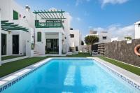 The swimming pool at or close to Apt 2 Las Palmeras iii Lanzarote