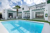 The swimming pool at or close to Apt 2 Las Palmeras iii Lanzarote