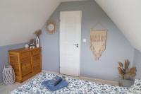 A bed or beds in a room at Naphoz Holddal