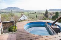 The swimming pool at or close to Naphoz Holddal