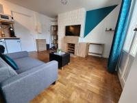 a living room with a couch and a fireplace at L&#39;Escale Lafayette - Appartement Rive Gauche in Rouen
