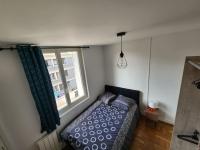 a bedroom with a bed and a window at L&#39;Escale Lafayette - Appartement Rive Gauche in Rouen