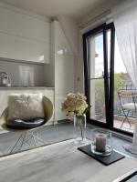 A seating area at Luxury Central Apartment