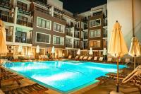 Bazén v ubytování Horizont Apartment Sozopol nebo v jeho okolí