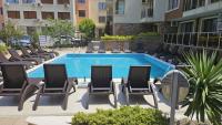 Bazén v ubytování Horizont Apartment Sozopol nebo v jeho okolí