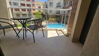 Bazén v ubytování Horizont Apartment Sozopol nebo v jeho okolí