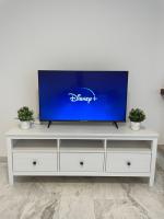 TV a/nebo společenská místnost v ubytování Jardines Apartment