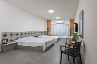 Ein Bett oder Betten in einem Zimmer der Unterkunft Little Prince Hostel-5 Min Walk To The Beach
