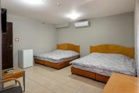 Ein Bett oder Betten in einem Zimmer der Unterkunft Little Prince Hostel-5 Min Walk To The Beach
