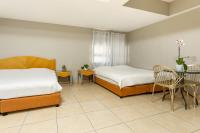Ein Bett oder Betten in einem Zimmer der Unterkunft Little Prince Hostel-5 Min Walk To The Beach