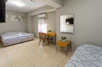 Ein Bett oder Betten in einem Zimmer der Unterkunft Little Prince Hostel-5 Min Walk To The Beach