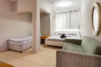 Ein Bett oder Betten in einem Zimmer der Unterkunft Little Prince Hostel-5 Min Walk To The Beach