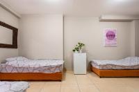 Ein Bett oder Betten in einem Zimmer der Unterkunft Little Prince Hostel-5 Min Walk To The Beach