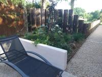 Vonkajšia záhrada v ubytovaní Studio meublé avec terrasse axe Rennes Saint Malo