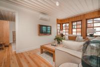 TV a/nebo společenská místnost v ubytování 6 ROOMS BY AZUMARE