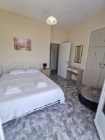 Posteľ alebo postele v izbe v ubytovaní Greekhome Seaside Apartment