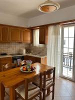 Kuchyň nebo kuchyňský kout v ubytování fotini's apartment