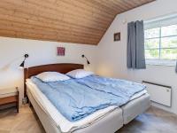 Postel nebo postele na pokoji v ubytování 12 person holiday home in Væggerløse-By Traum