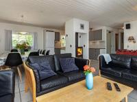 Posezení v ubytování 12 person holiday home in Væggerløse-By Traum