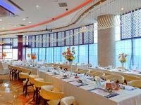 Un restaurante u otro lugar para comer en Days Hotel & Suites China Town