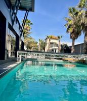 a swimming pool in a house with palm trees at Mas La Farelle Chambre d&#39;hote,Fitness &amp; Salle de jeux Gratuite &amp; SPA en supplément in Nîmes