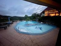 Bazén v ubytování Villa Pura Vida nebo v jeho okolí