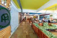 Um restaurante ou outro lugar para comer em Local Hostel Manaus