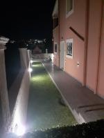 a walkway lit up at night with lights at Casa Raymo in Kanálion
